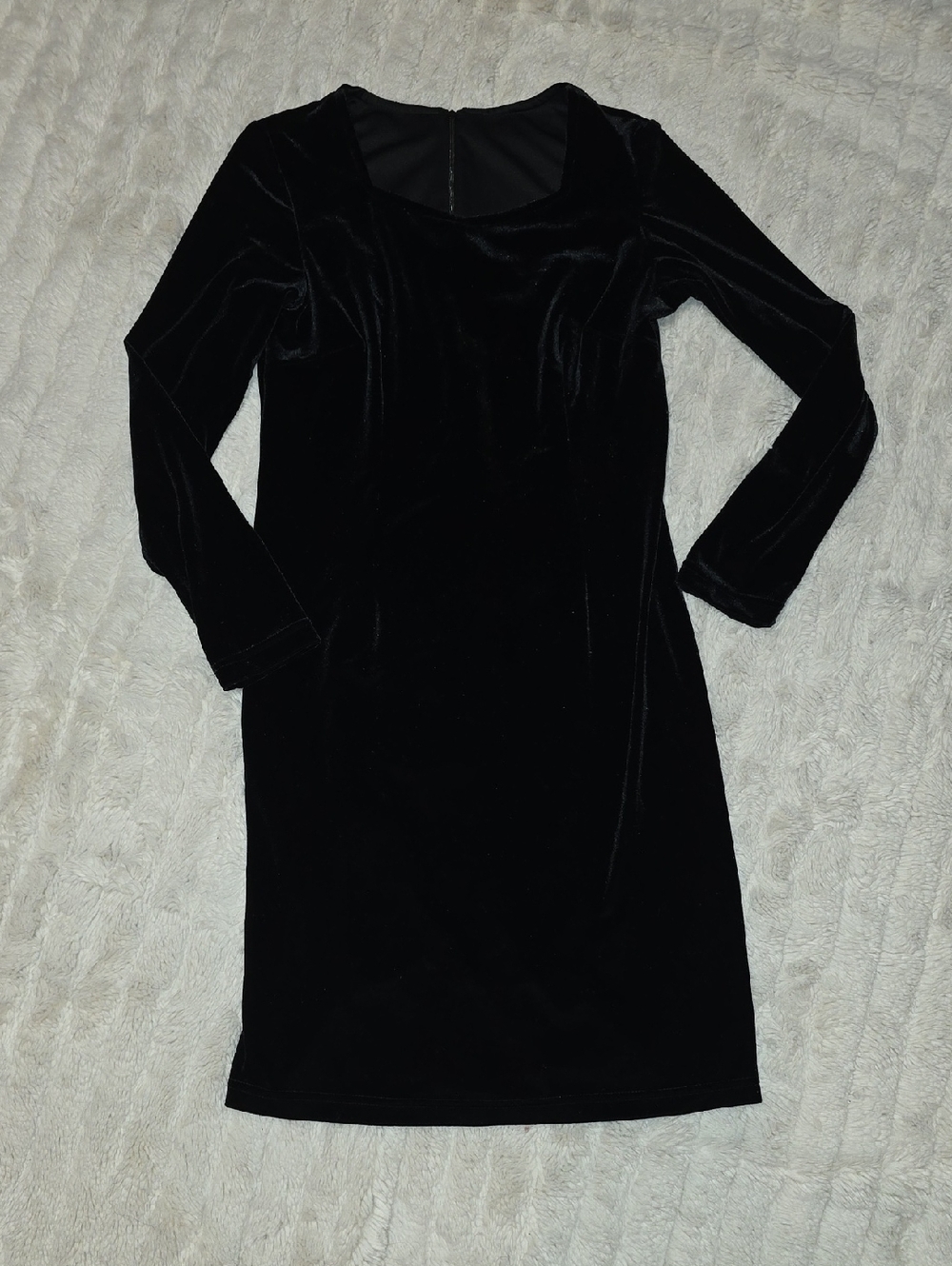 Match Black Velvet Long-Sleeve Square Neck Dress